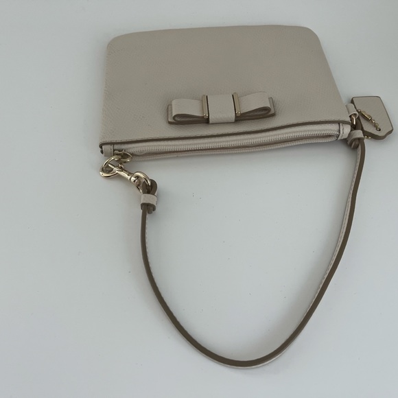 Vintage Coach leather wristlet - Picture 4 of 5